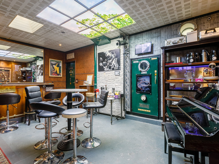 L'Espace Saint-Pétersbourg Paris 75008