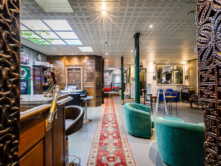 L'Espace Saint-Pétersbourg Paris 75008
