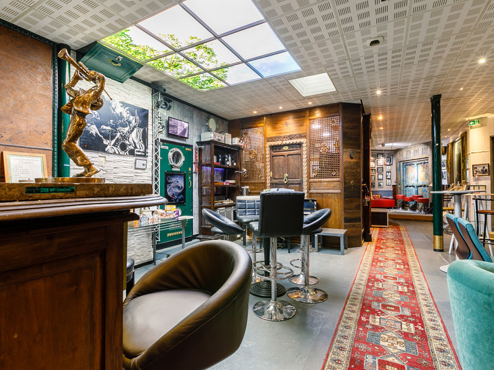 L'Espace Saint-Pétersbourg Paris 75008