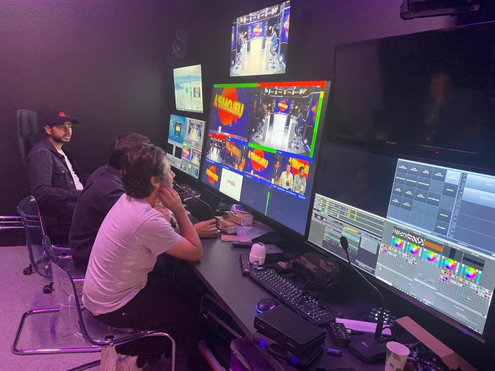 Le studio TV Paris 75116