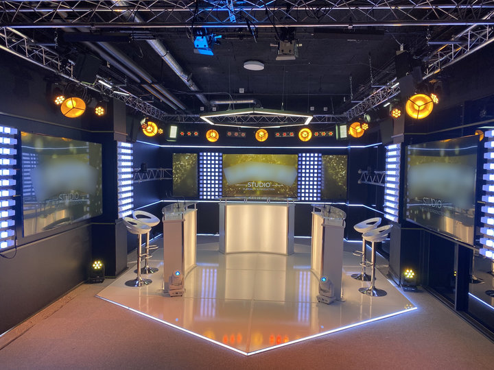 Le studio TV Paris 75116