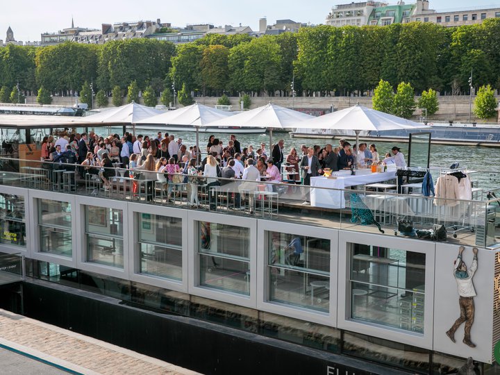 La péniche Fluctuart Paris 75007