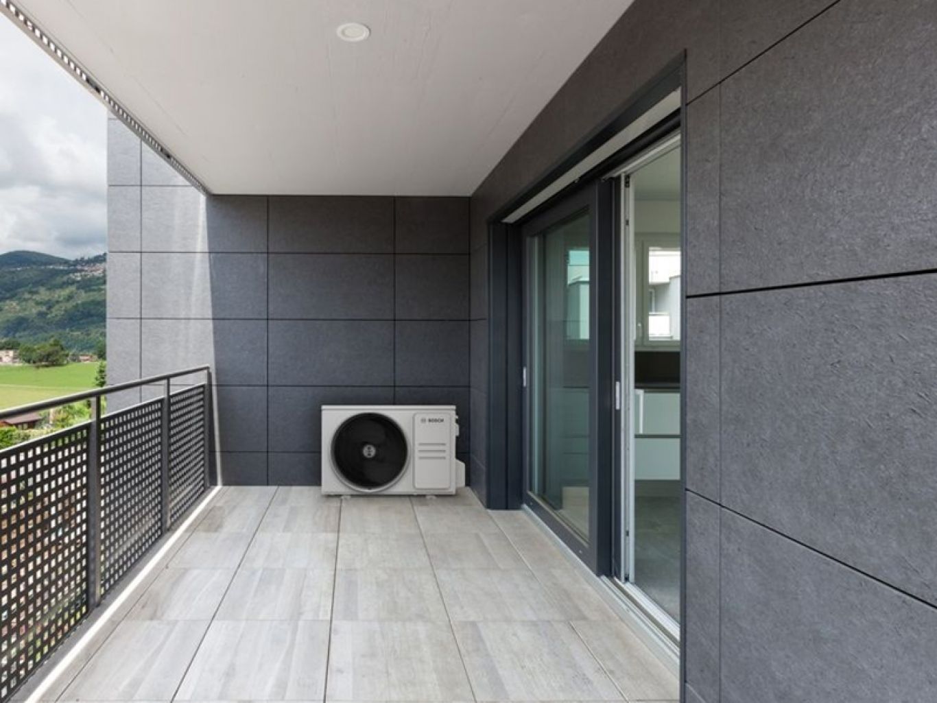 Climate 3000i 5000i ODU In Situ Balcony 800x600