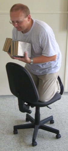 Poloha experimentátora na konci experimentu