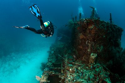 wreck diving