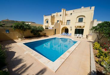 Picture of a farmhouse with pool in Gozo