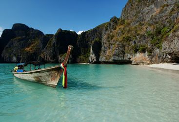 Picture of a traditional boat on the beach, Maha Bhetra