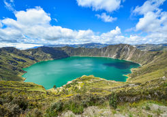 quilotoa volcano lake ecuador