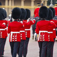 buckingham_palace_guards_london