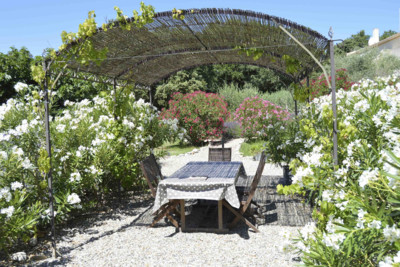 france-outdoor-dining