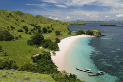 komodo-island-beach