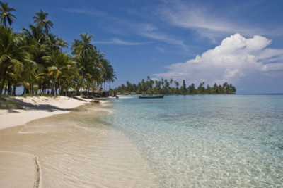 White sandy beach on the San Blas Islands