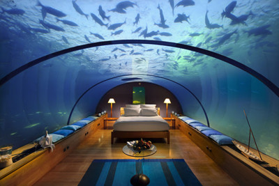 underwater suite with 180 degree views