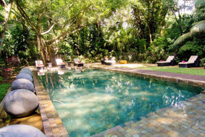 The garden and pool at the Wallawwa