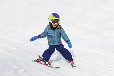 child skiing austria
