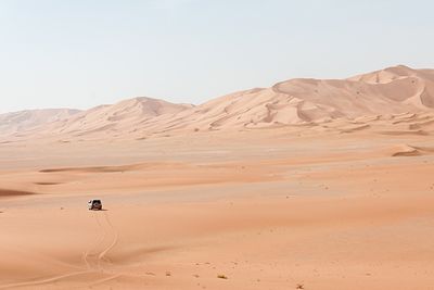 driving in the oman desert