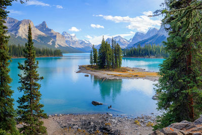 Maligne Lake