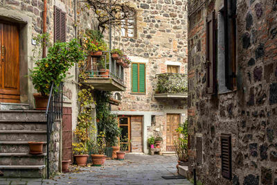 village tuscany