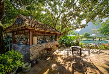 tam-coc-garden-pool-bar