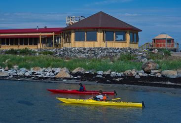 Kayaking at Seal River Heritage Lodge, luxury hotel in Churchill Canada