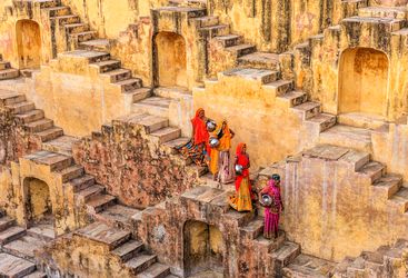 rajasthan ladies walking with pots