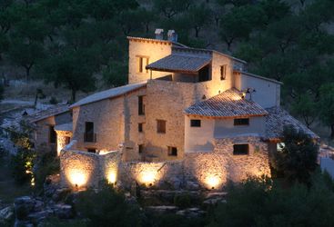 Mas de La Serra at night, luxury hotel in Spain