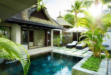 Belle Mare villa and pool