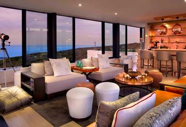 Morukuru_Ocean_House_upstairs_bar_and_lounge
