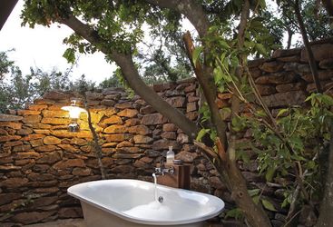 Outside bath at Singita Faru Faru Lodge, luxury lodge in Tanzania
