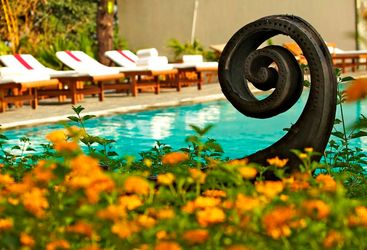 Pool at Ananda Himalayas, luxury hotel in India