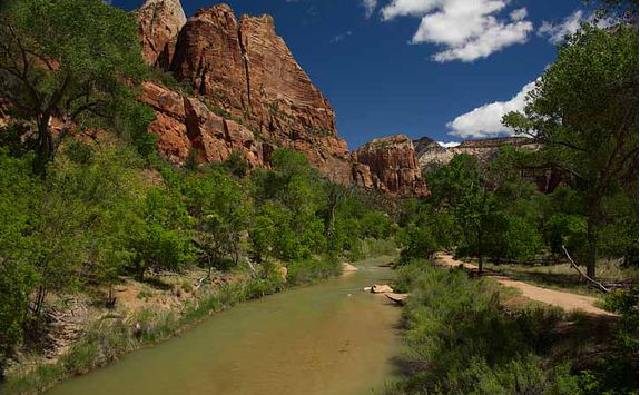 Emerald Pool trail