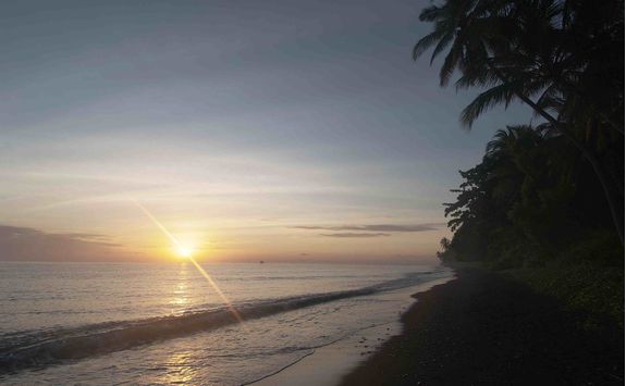 tembok beach bali