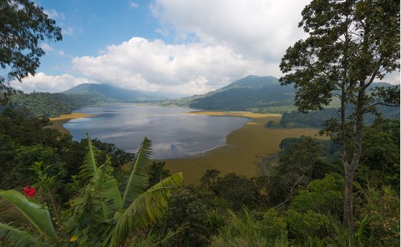 monduk tamblingan lake
