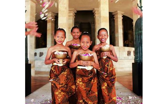 flower girls amanjiwo