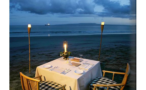 amankila beach dining