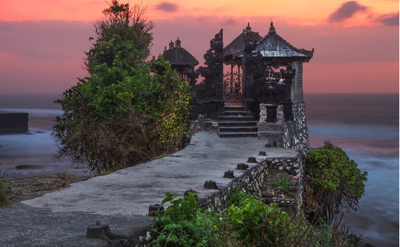 pura tanah lot temple