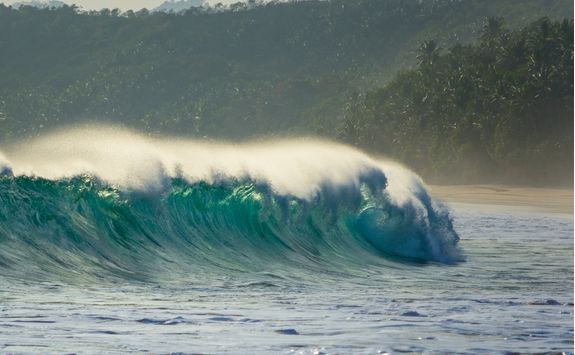 sumba island large wave surfing