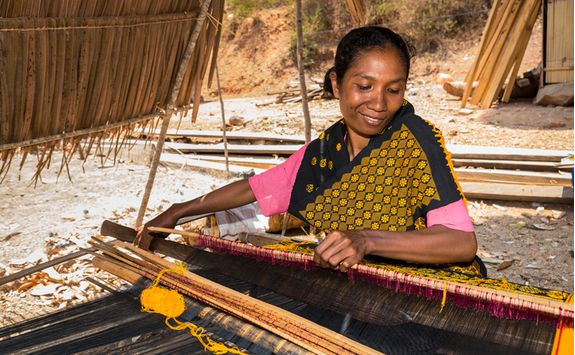 sumba traditional fabric being woven