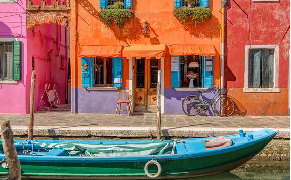 burano coloured houses and boat