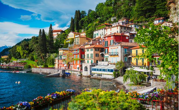 lake como shore