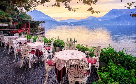 lake como dinner