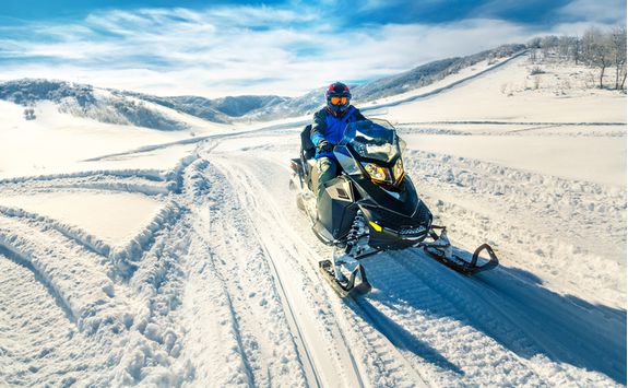 Snowmobiling during the Golden Circle Tour