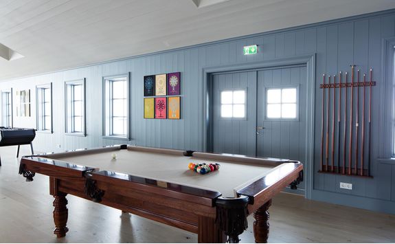 deplar farm pool table