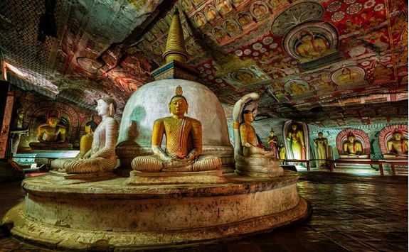 Dambulla temple inside