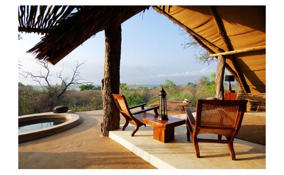 The veranda at Kibapoint with plungepool
