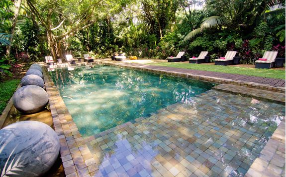 the wallawwa gardens pool