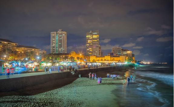 colombo-beach-night