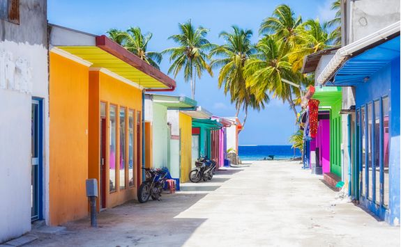 maldives-colourful-street