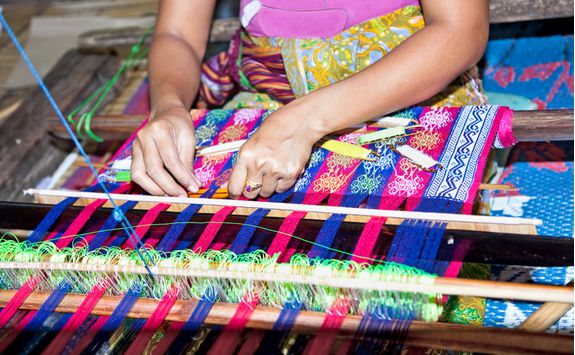 Lombok weaving lady