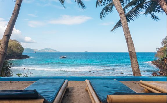 bali_beach_lounger_view